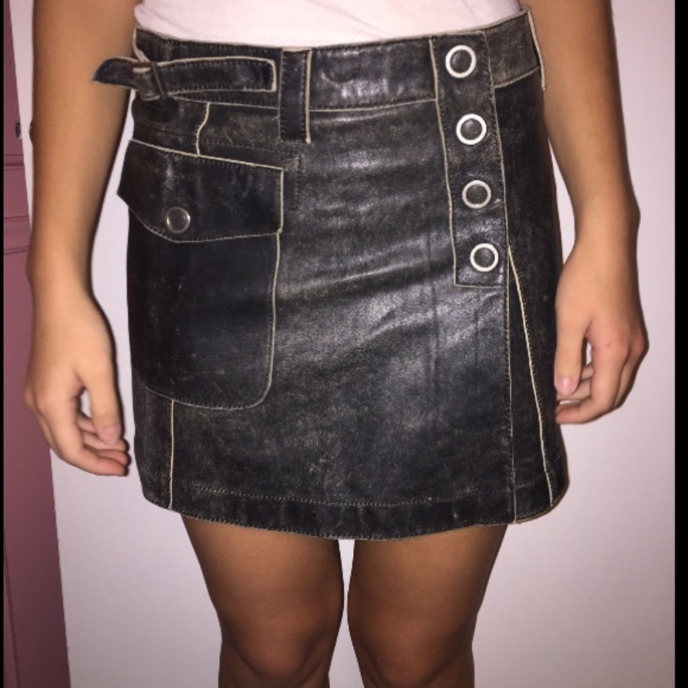 Button-up leather skirt
